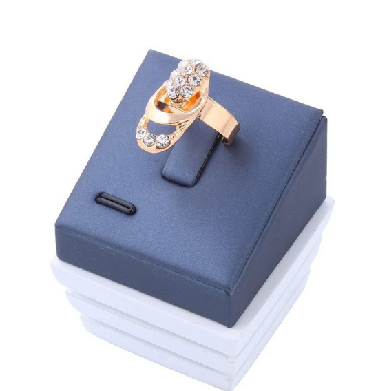 Lujo Dorado: Set de Joyería de Oro para Mujer